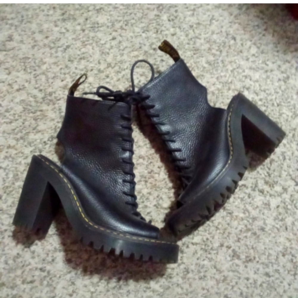 Dr Martens Carmelita Boots